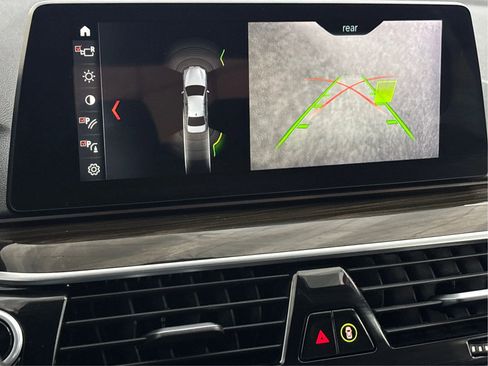 Used 2018 BMW 530e xDrive image 38