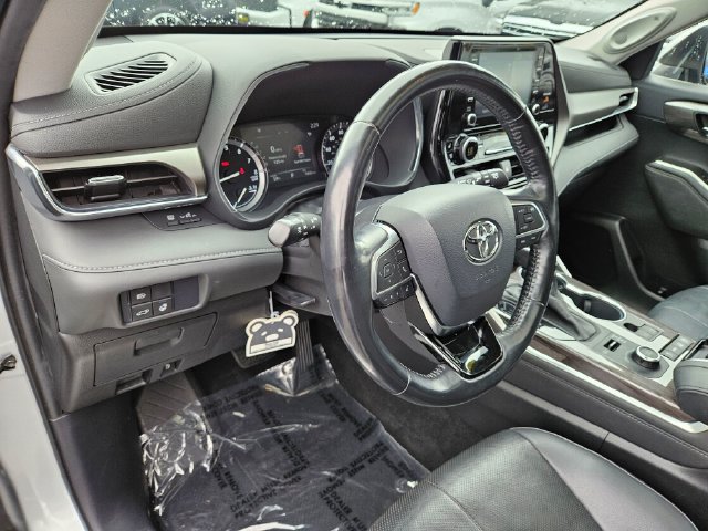 Used 2021 Toyota Highlander Limited AWD/4WD image 26