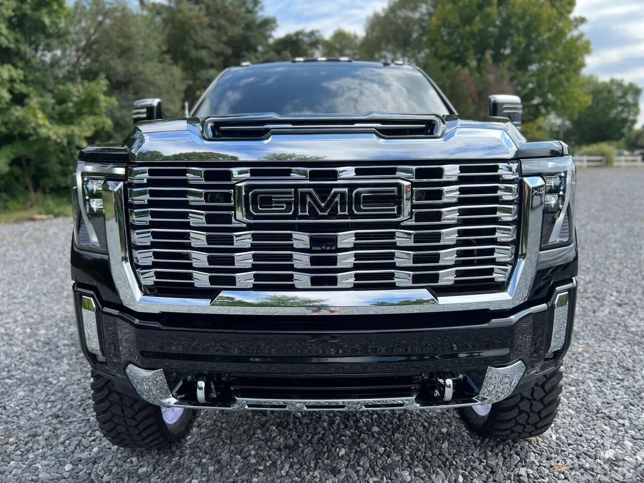 Used 2024 GMC Sierra 3500 Denali w/ Technology Package AWD/4WD image 2