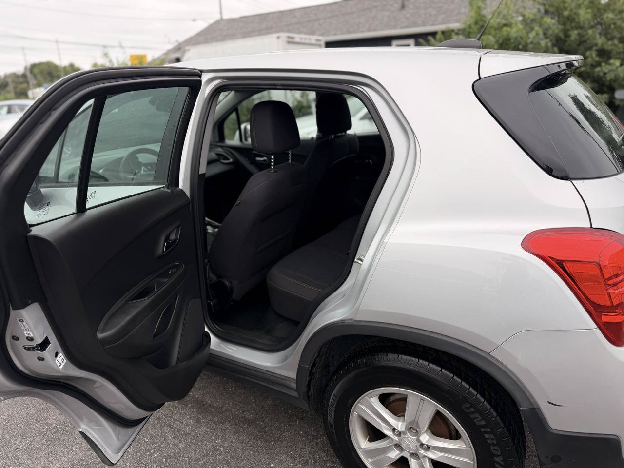 Used 2019 Chevrolet Trax LS FWD image 32