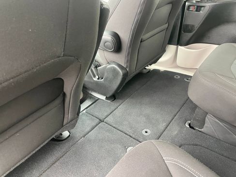 Used 2023 Chrysler Voyager LX image 23