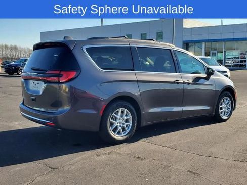 Used 2022 Chrysler Pacifica Touring-L image 4