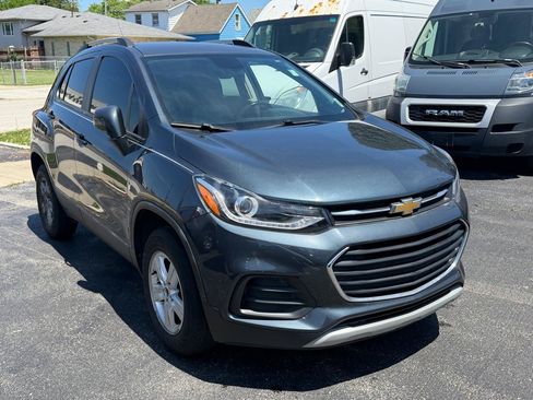 Used 2022 Chevrolet Trax LT w/ LT Convenience Package AWD/4WD image 3