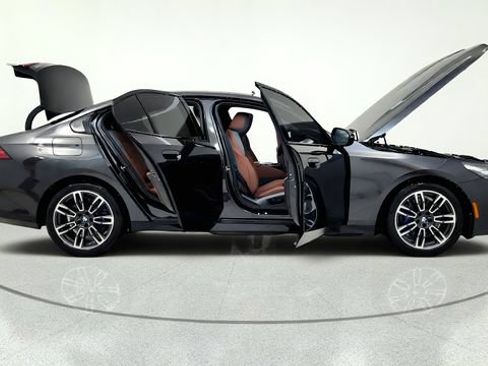 Used 2026 BMW 530i w/ M Sport Package RWD image 20