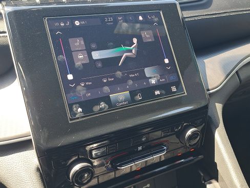 Used 2025 Jeep Grand Cherokee Altitude image 26