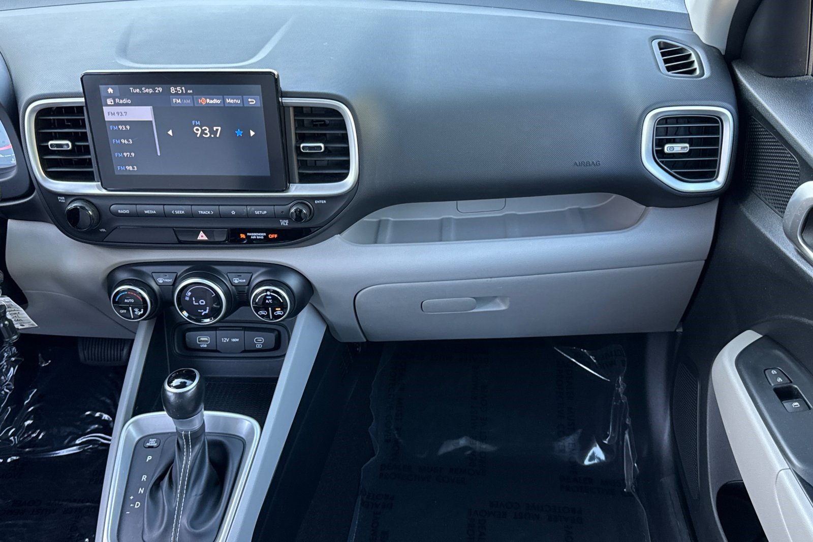 Used 2023 Hyundai Venue SEL FWD image 30