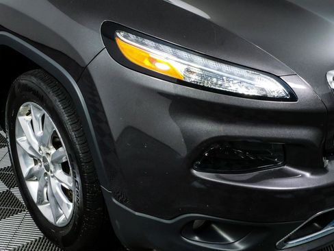Used 2016 Jeep Cherokee Limited AWD/4WD image 35