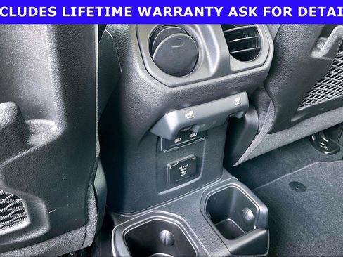 Used 2025 Jeep Wrangler Unlimited Rubicon w/ Convenience Group AWD/4WD image 28