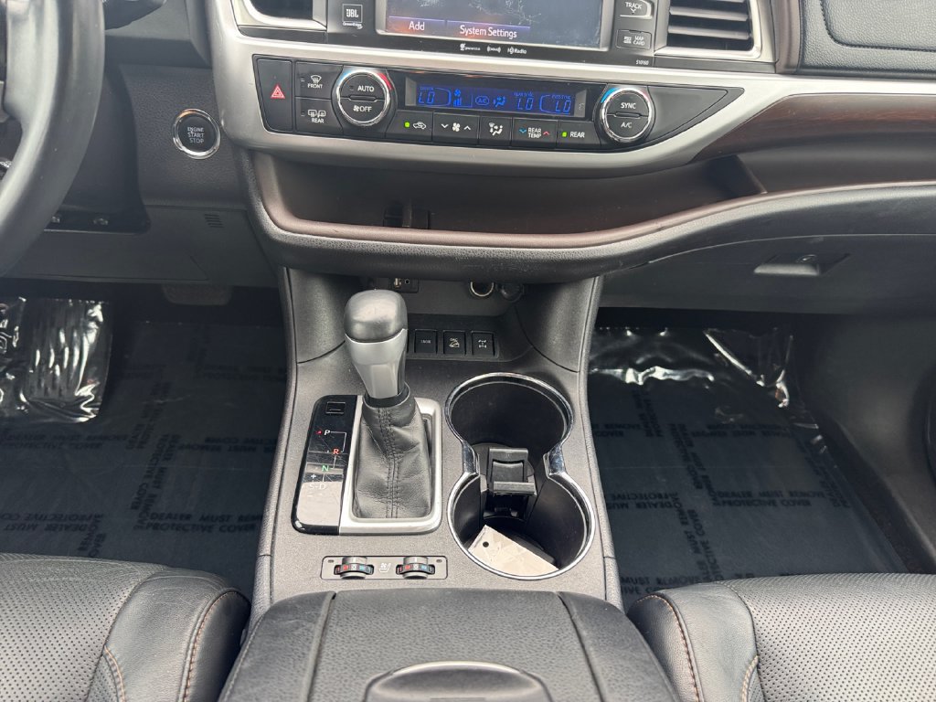 Used 2016 Toyota Highlander Limited w/ Driver Technology Package AWD/4WD image 11