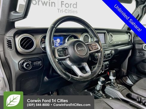 Used 2020 Jeep Wrangler Unlimited Sahara AWD/4WD image 3