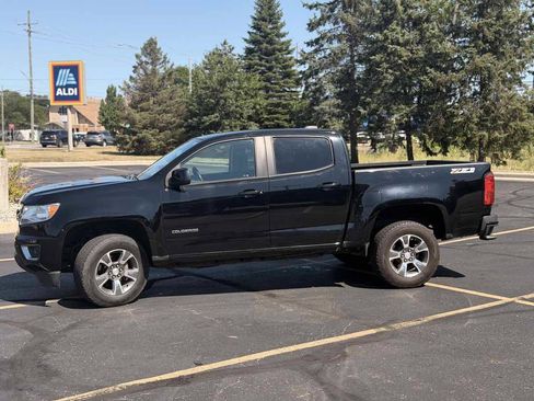 Used 2019 Chevrolet Colorado Z71 AWD/4WD image 9