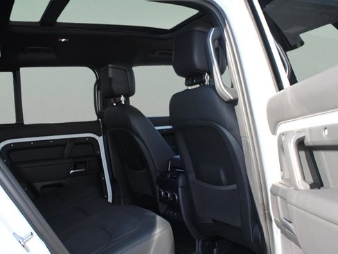 New 2025 Land Rover Defender 110 X-Dynamic SE image 8