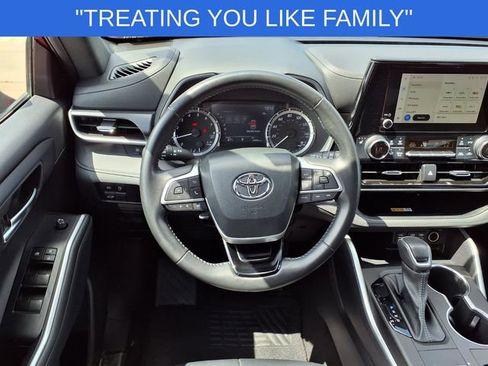 Used 2023 Toyota Highlander XSE FWD image 16
