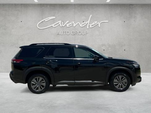 Used 2024 Nissan Pathfinder SV FWD image 17