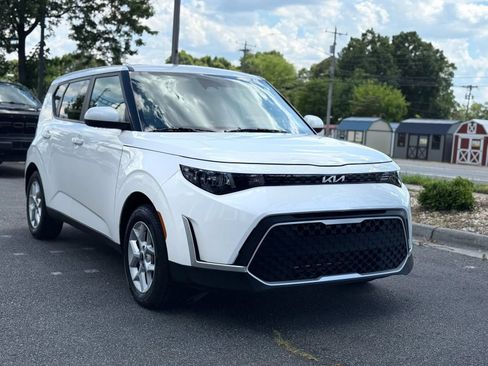 Used 2024 Kia Soul LX w/ Option Group 015 FWD image 8