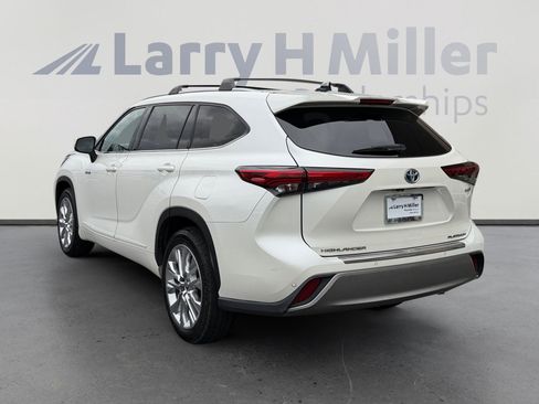 Used 2020 Toyota Highlander Platinum image 3
