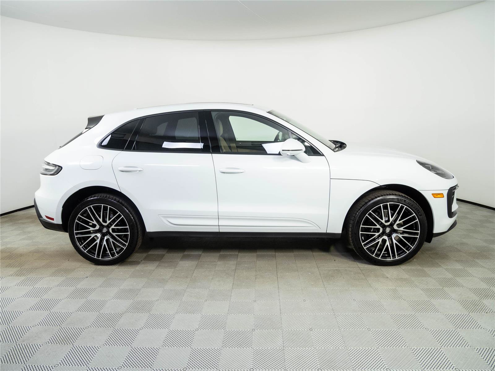 New 2026 Porsche Macan Turbo AWD/4WD image 28