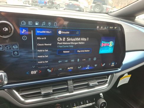 New 2026 Chevrolet Equinox EV LT AWD/4WD image 17