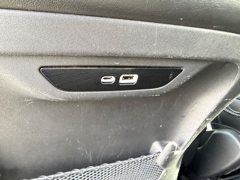 Used 2025 Chrysler Pacifica Limited FWD image 9