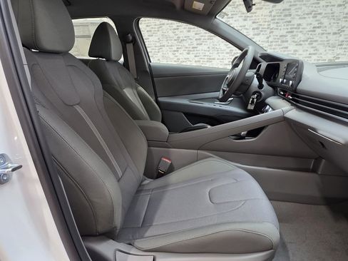 New 2026 Hyundai Elantra SE image 9