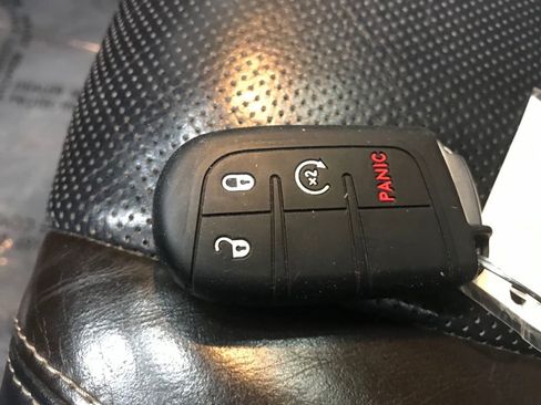 Used 2017 Jeep Grand Cherokee Overland w/ Jeep Active Safety Group image 47