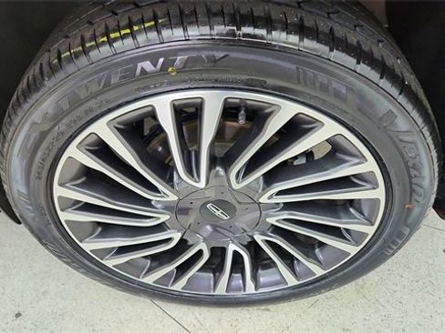 Used 2022 Lincoln Corsair Standard w/ Premium Package image 58