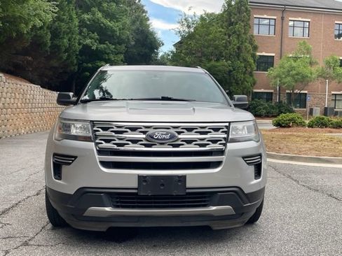 Used 2019 Ford Explorer XLT FWD image 2