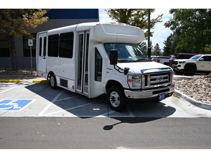 Used 2015 Ford E-350 and Econoline 350 Super Duty RWD image 3