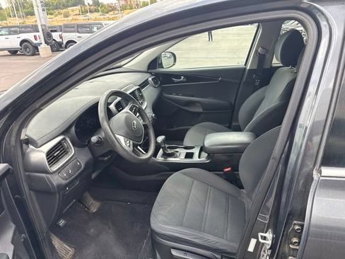 Used 2020 Kia Sorento LX AWD/4WD image 13