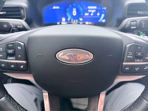 Used 2020 Ford Explorer Platinum w/ Premium Technology Package image 26