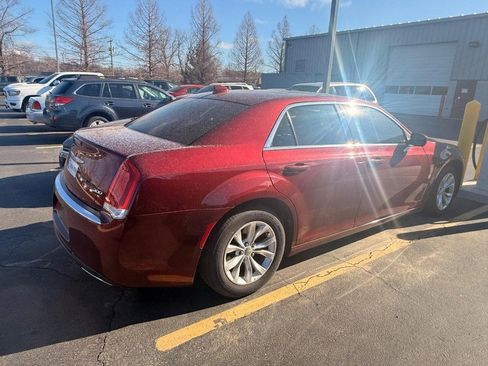 Used 2016 Chrysler 300 Limited image 4
