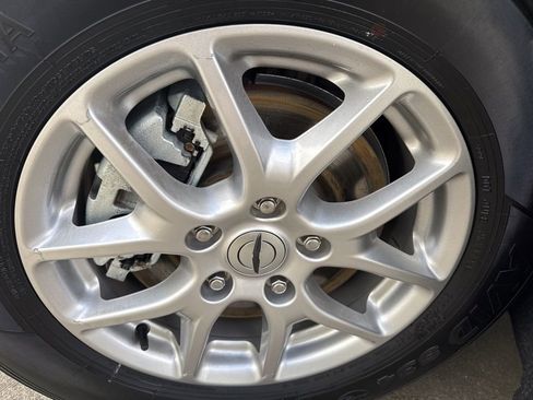 Used 2024 Chrysler Pacifica Touring-L image 34