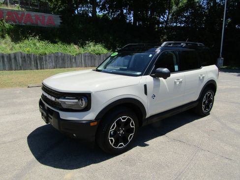 Used 2025 Ford Bronco Sport Outer Banks w/ Outer Banks Tech Package+ AWD/4WD image 8