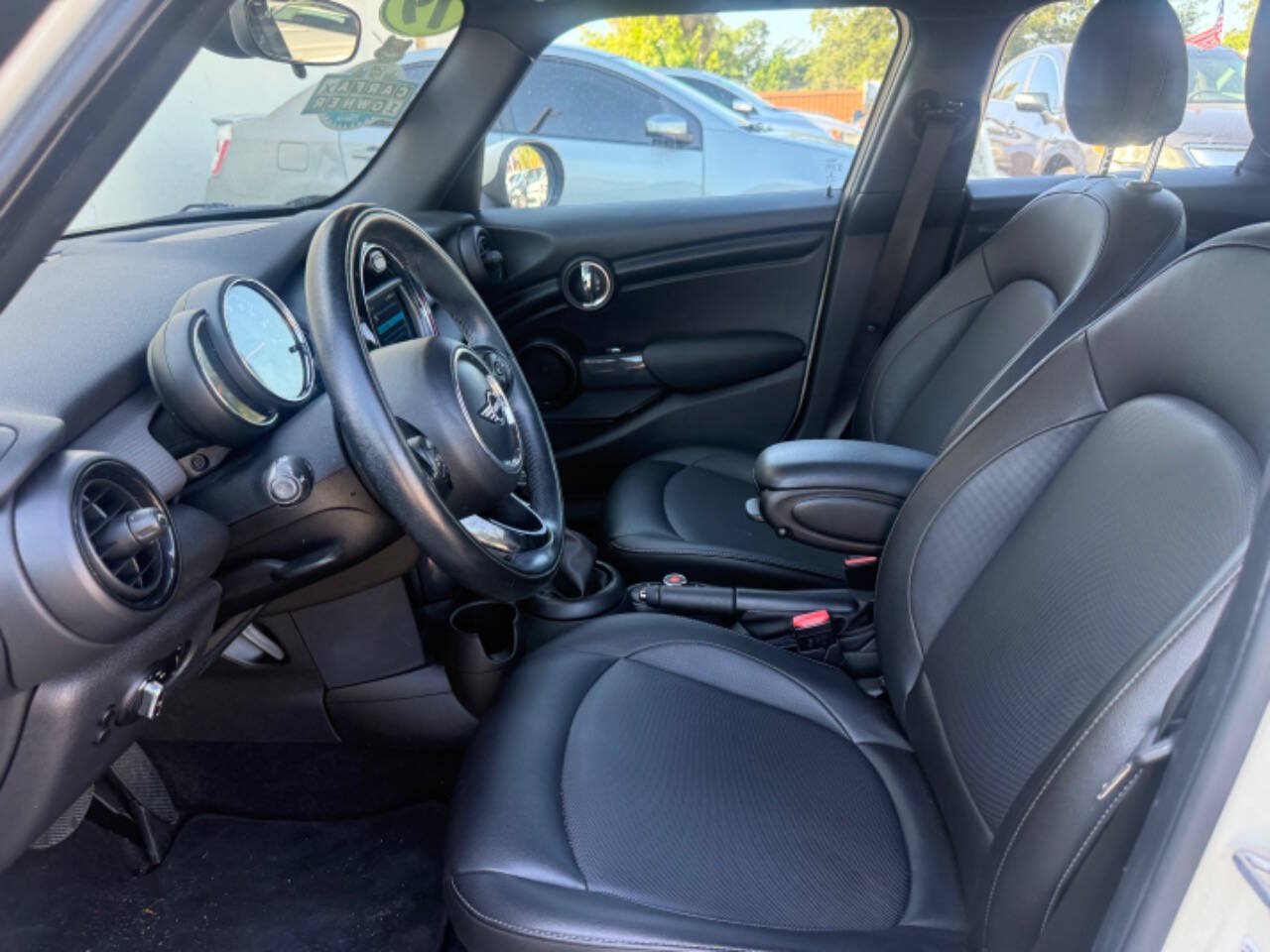 Used 2019 MINI Cooper 4-Door Hardtop FWD image 16