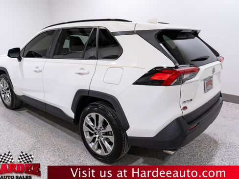 Used 2019 Toyota RAV4 XLE Premium image 3