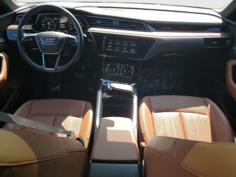 Used 2022 Audi e-tron Premium Plus w/ Premium Plus Package AWD/4WD image 10
