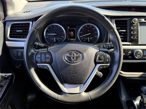 Used 2019 Toyota Highlander XLE image 14