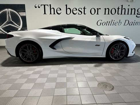 Used 2023 Chevrolet Corvette Stingray Premium Conv w/ Z51 Performance Package RWD image 3