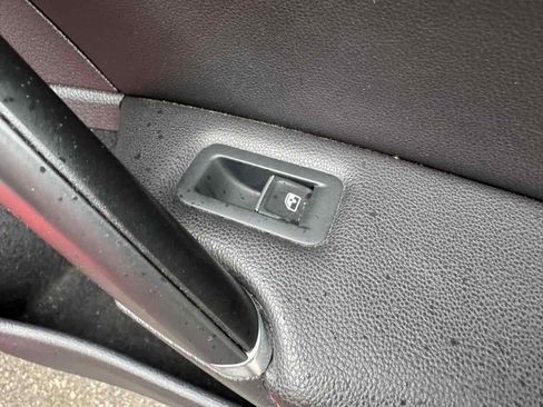 Used 2017 Volkswagen GTI SE image 31