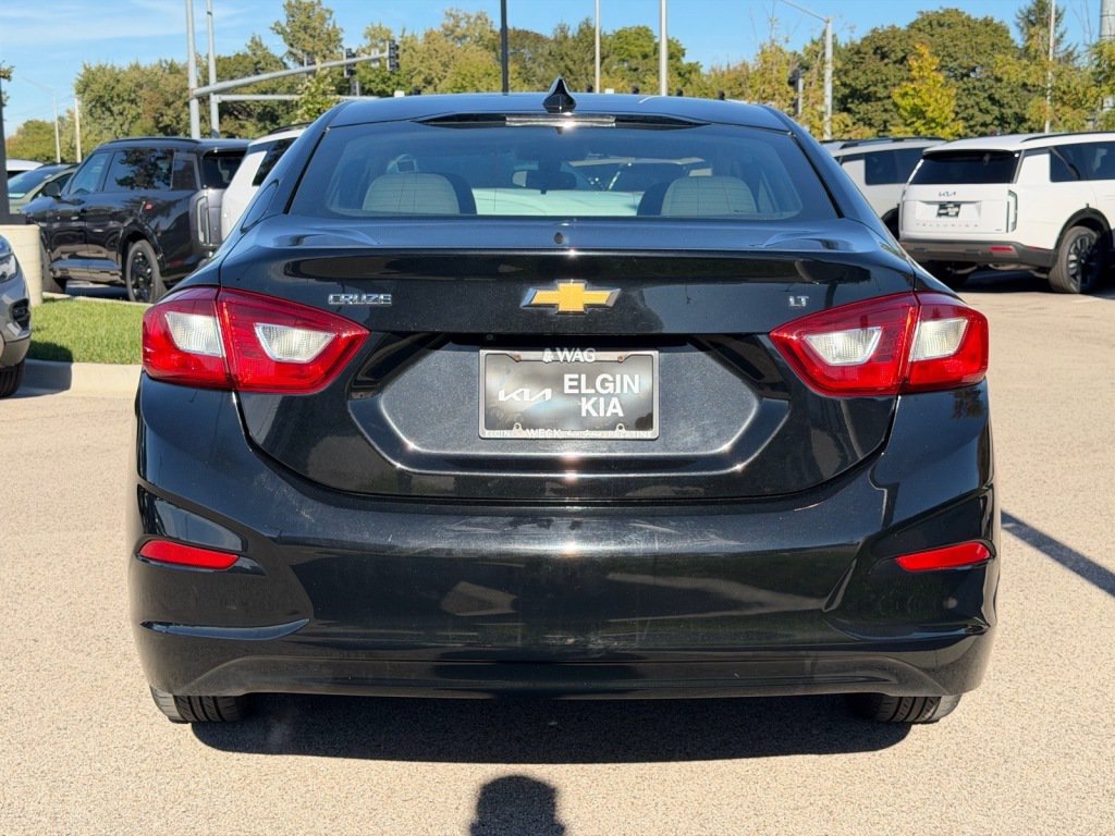 Used 2017 Chevrolet Cruze LT w/ Convenience Package FWD image 4