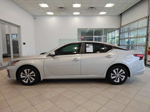 Used 2023 Nissan Altima 2.5 S FWD image 6