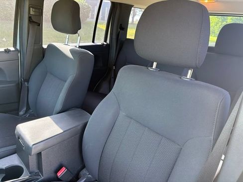 Used 2011 Jeep Liberty Sport RWD image 9