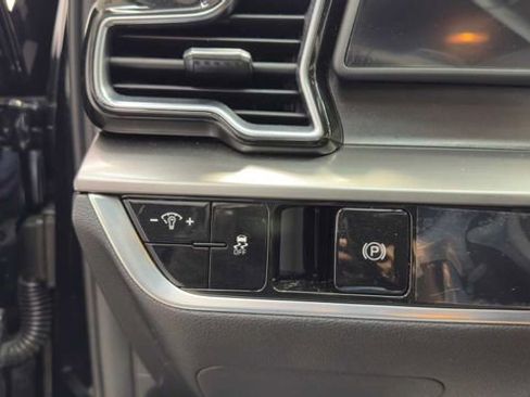 Used 2023 Kia Sportage EX image 25