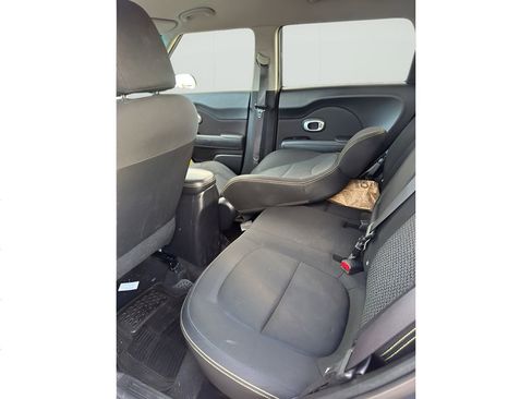 Used 2015 Kia Soul + image 9