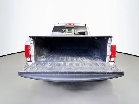 Used 2019 RAM 1500 Classic SLT w/ Luxury Group image 23