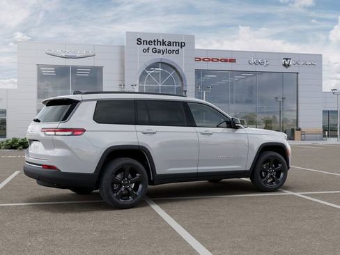 New 2026 Jeep Grand Cherokee L Limited w/ Limited Altitude Package image 4