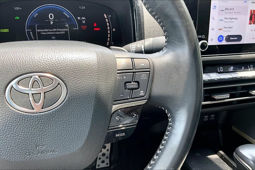 Used 2025 Toyota Camry SE FWD image 12