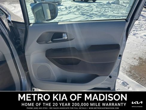 Used 2017 Chrysler Pacifica Touring-L image 37