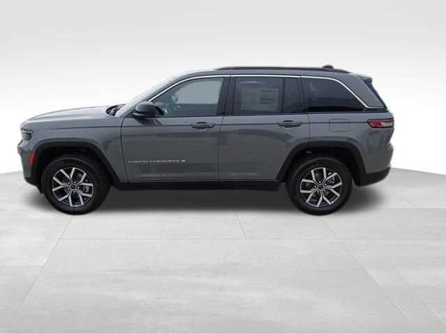 New 2027 Jeep Grand Cherokee Laredo X AWD/4WD image 2