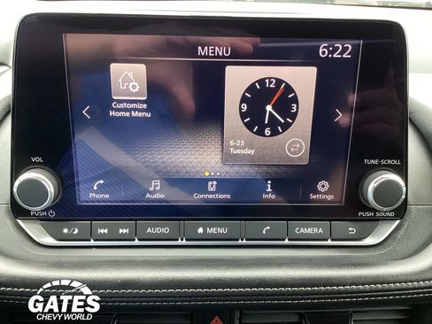 Used 2024 Nissan Rogue S AWD/4WD image 3